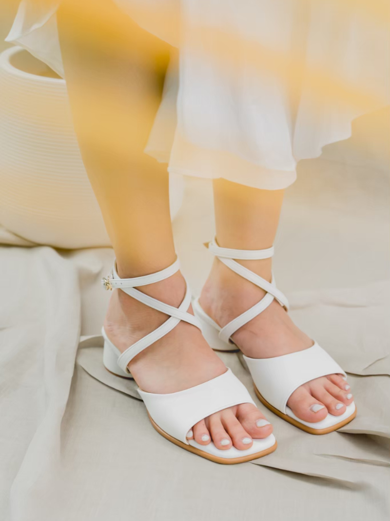 CHLOE SANDAL/SLIDES (White)