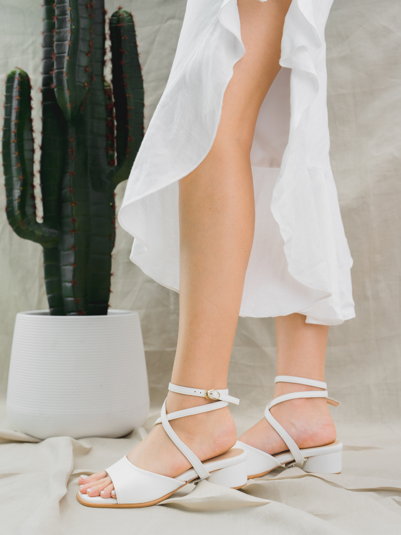 CHLOE SANDAL/SLIDES  (White)